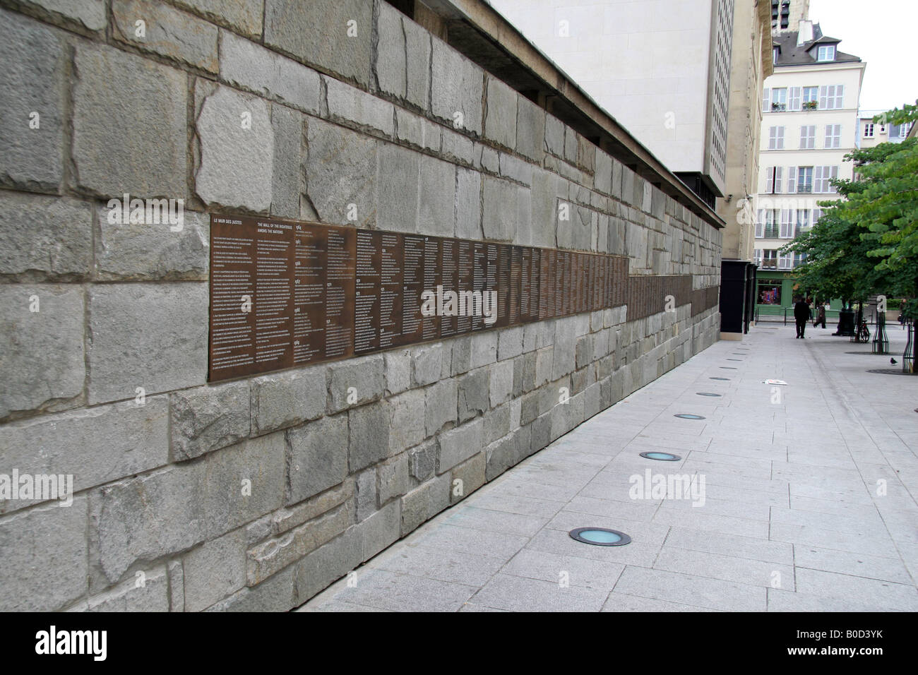 Die Wand der Gerechten unter den Völkern an der Memorial De La Shoah, Paris, Frankreich. Stockfoto