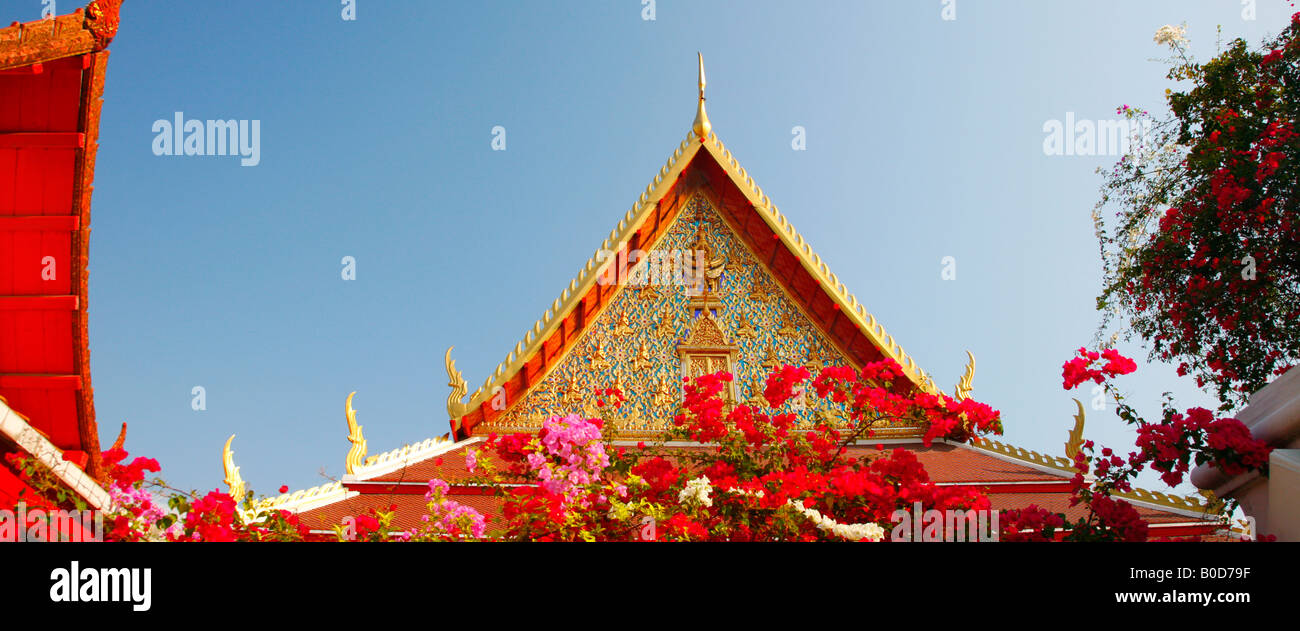 Wat Chana Songkram und Bougainvillea, Bangkok, Thailand Stockfoto