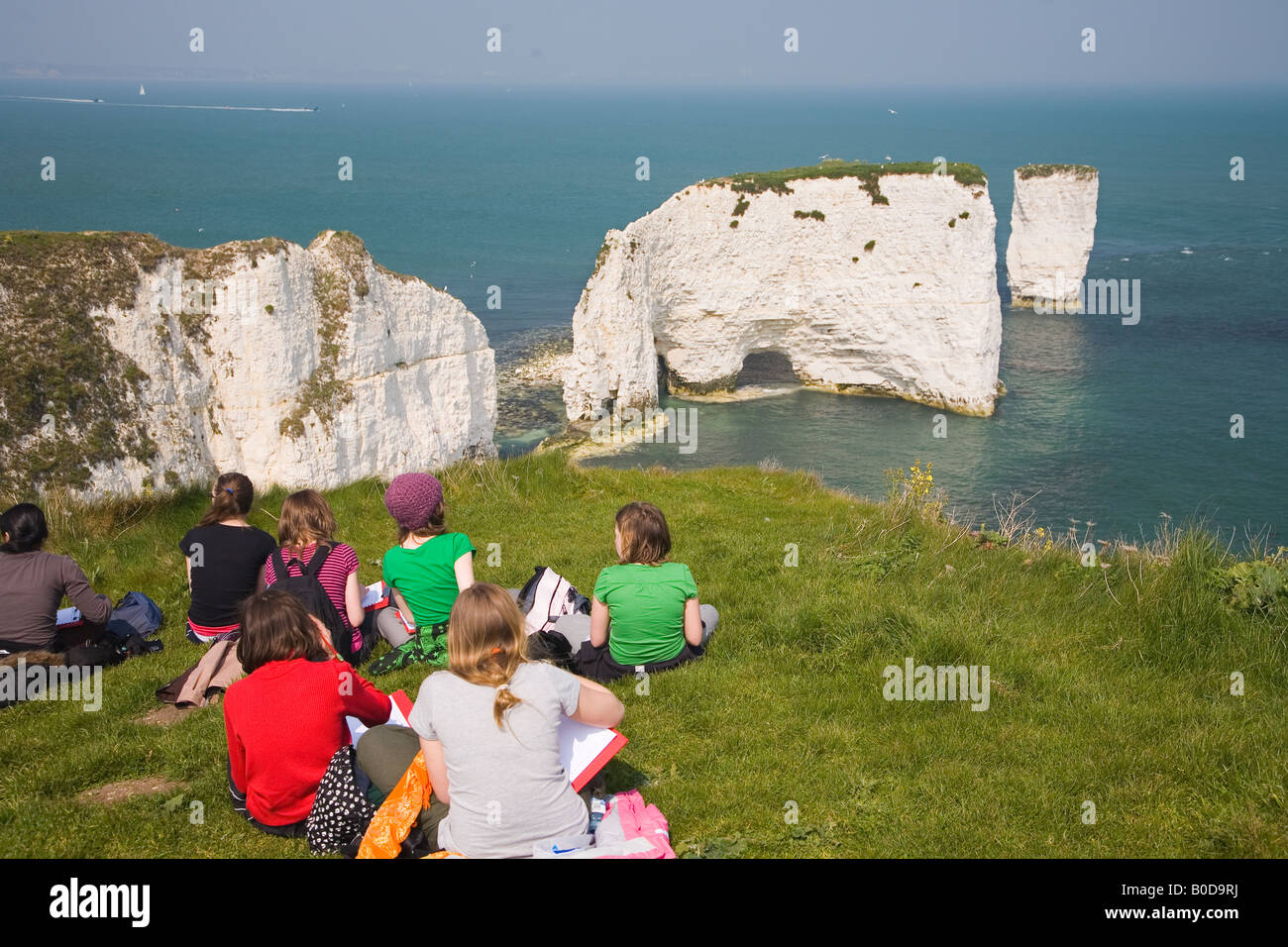 Studiengruppe im Old Harry rocks Stockfoto