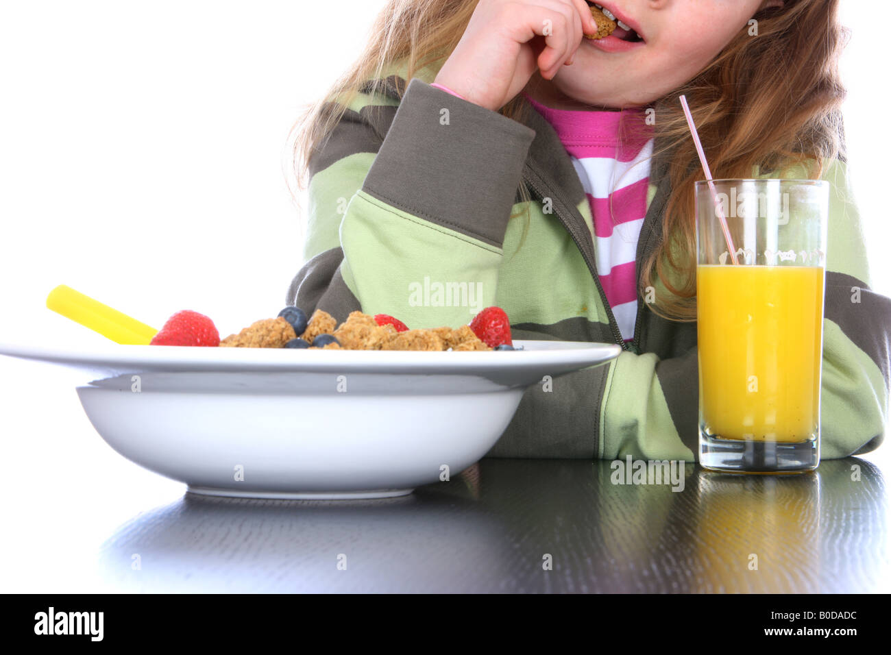 Junge Frau essen Frühstück Modell veröffentlicht Stockfoto