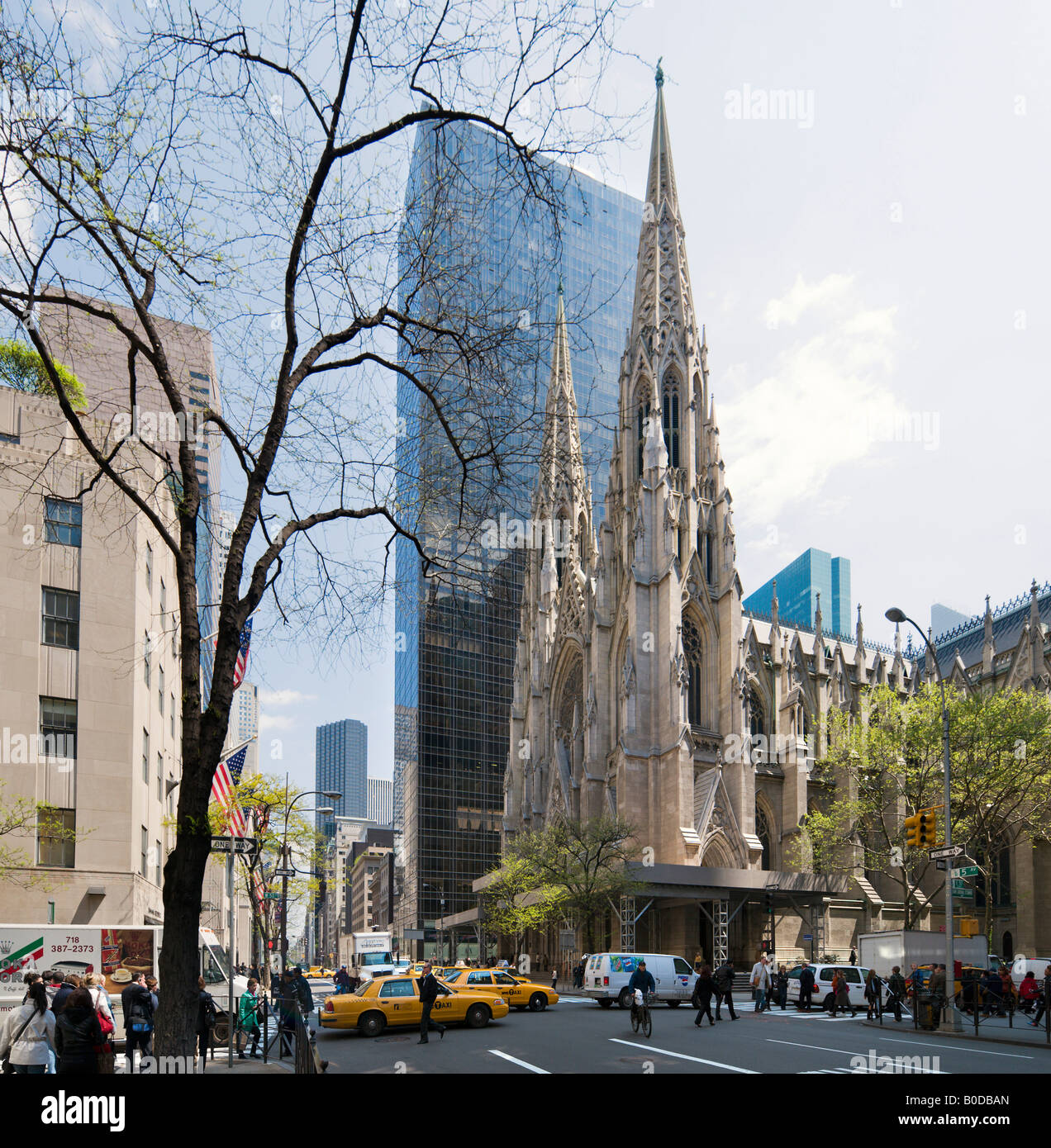 St. Patricks Kathedrale und Olympic Tower, 5th Avenue, Midtown Manhattan, New York City, New York City Stockfoto