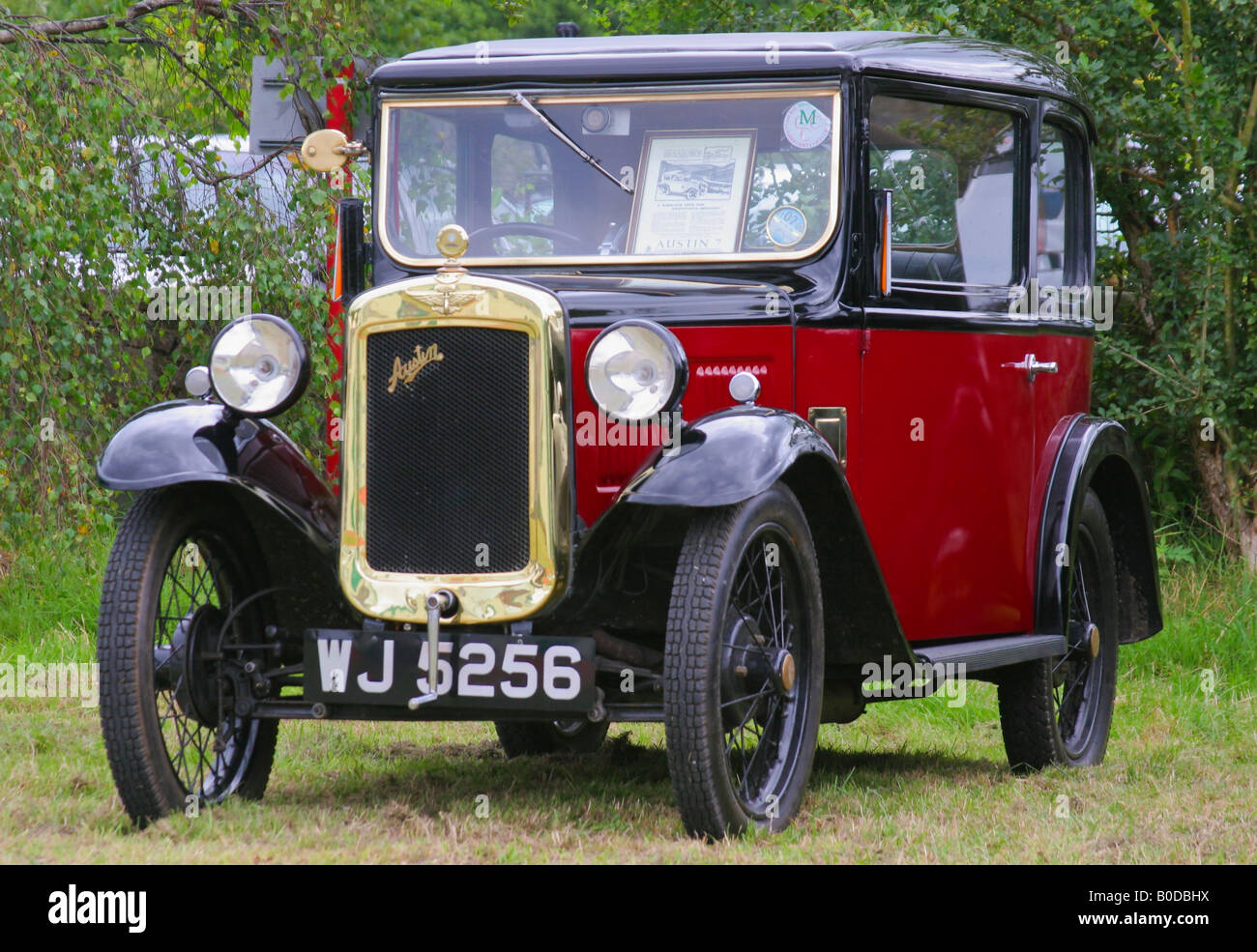 Britische Austin 7 Oldtimer auf industriellen Landschaft Messe Stockfoto