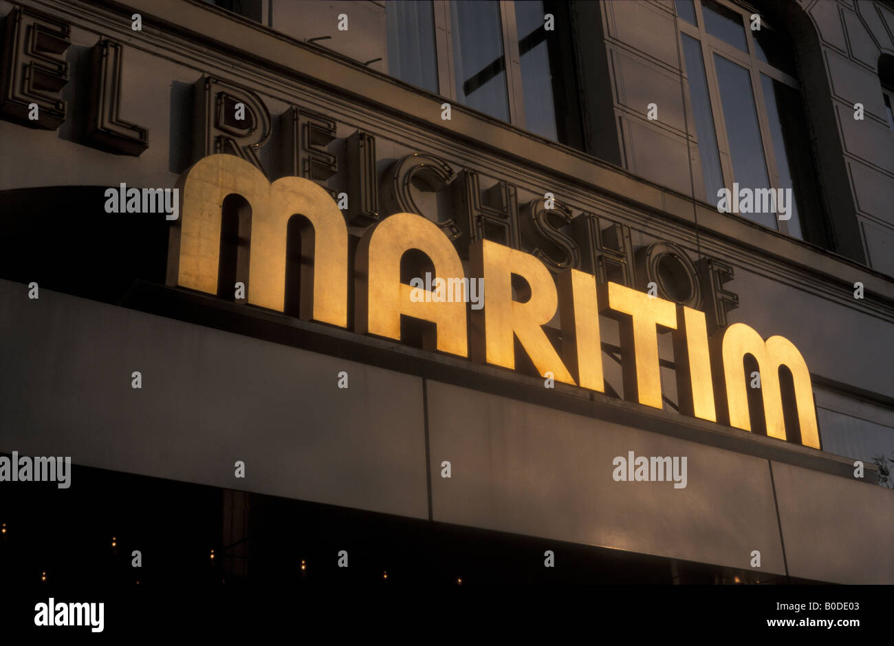 Maritim Hotel Reichshof an der Kirchenallee Street gegenüber dem Hauptbahnhof in St. Georg, Hamburg, Deutschland Stockfoto