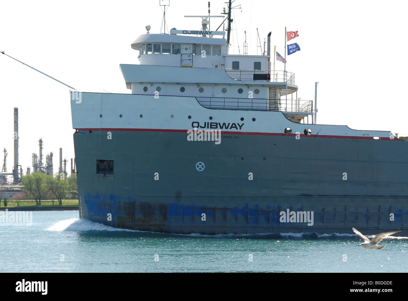 Der Bug eines Frachters durch den St. Clair River. Stockfoto