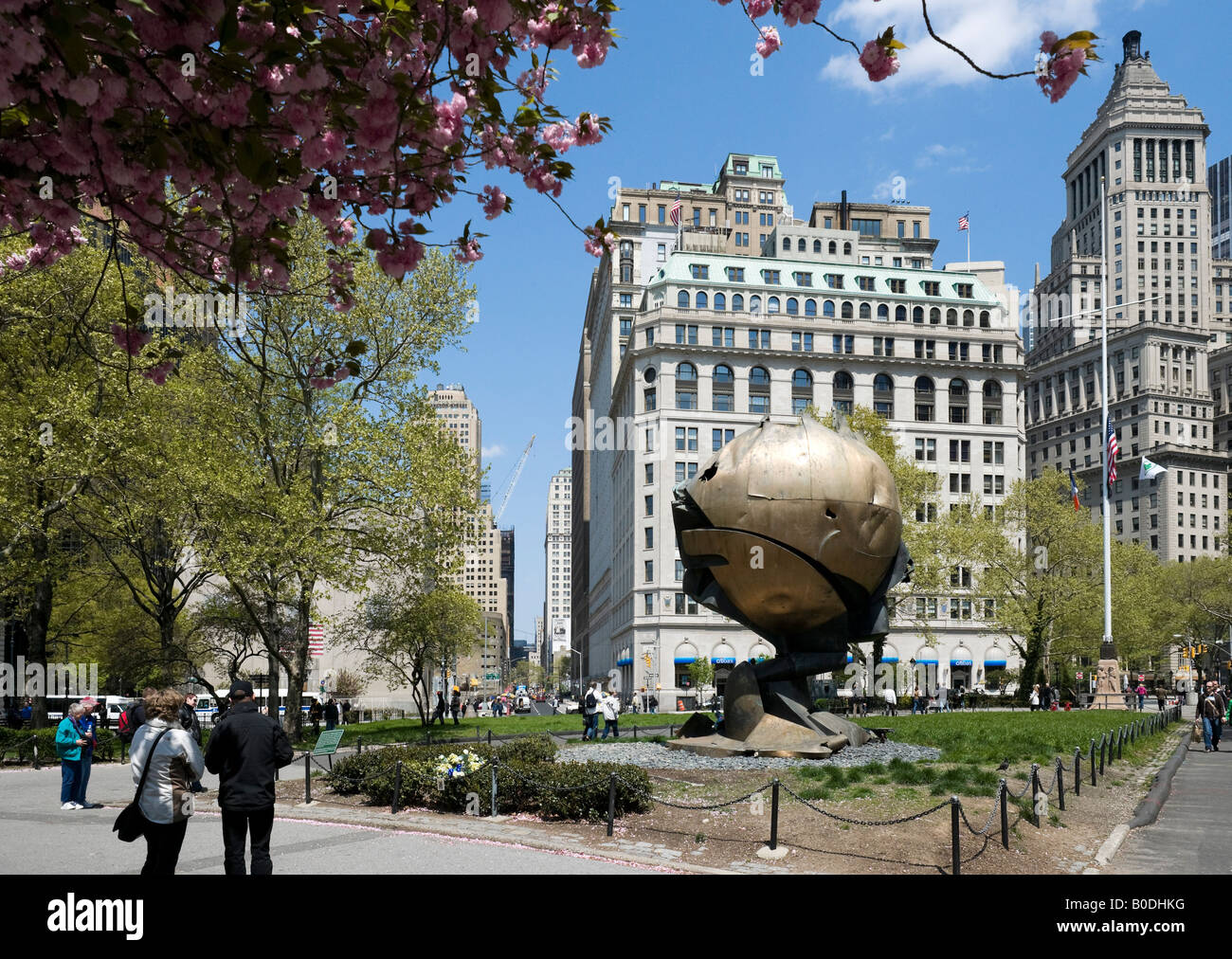 Die Kugel-Skulptur von Fritz Koenig aus den Trümmern des World Trade Center, Battery Park, Lower Manhattan, New York Stockfoto