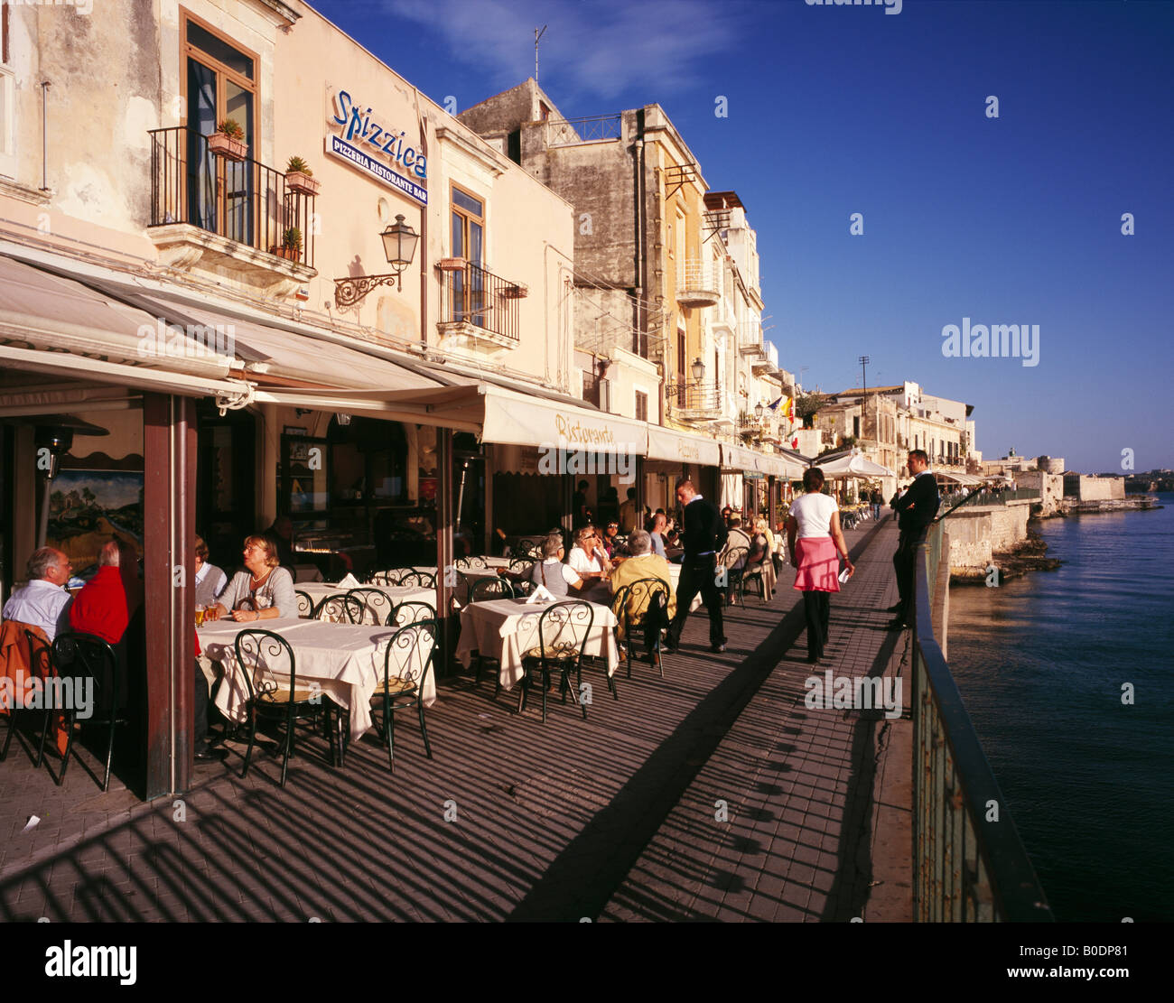 Am Ufer Restaurants Ortygia oder Ortigia Siracusa oder Syrakus Sizilien Italien EU. Stockfoto