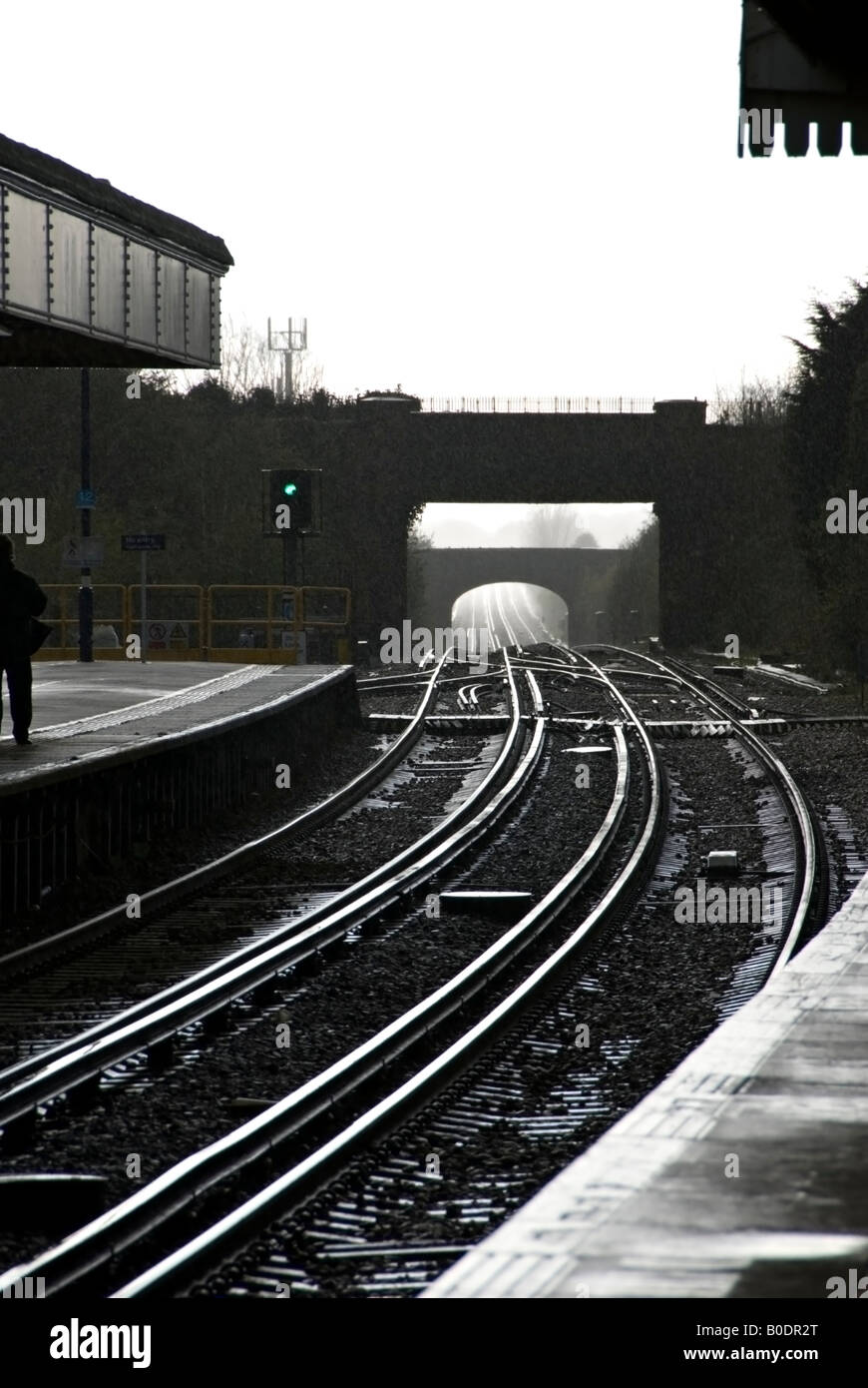 Herne Bay Railway Station, Blick nach Norden während eines Regenschauers. Stockfoto