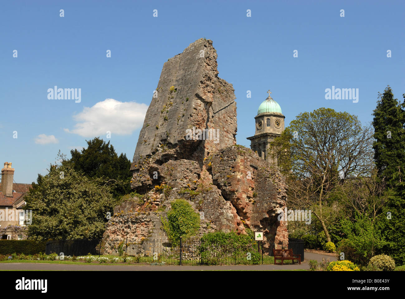 Die Burg bleibt im Schlossgarten in Bridgnorth, Shropshire, England Stockfoto