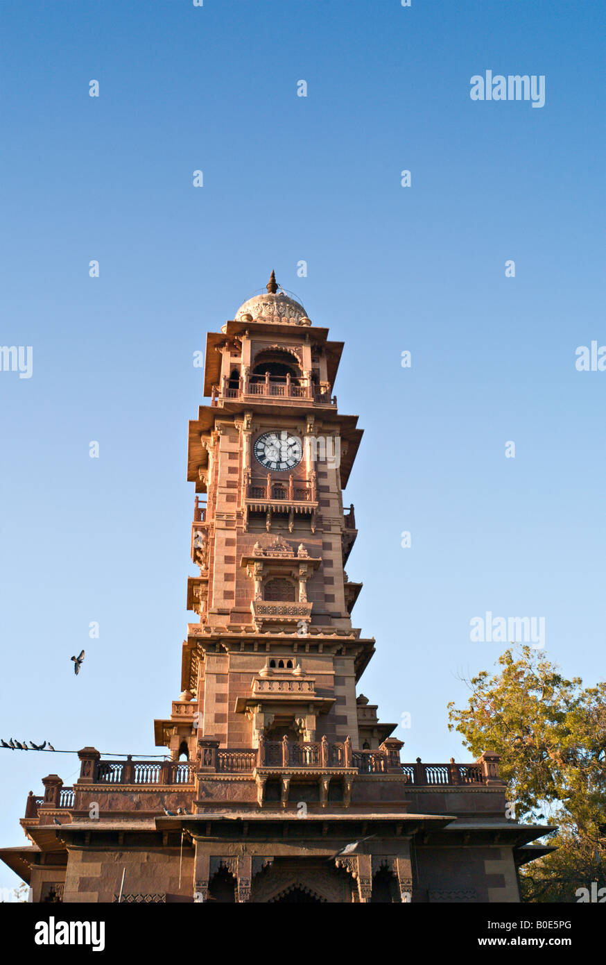 Indien-JODHPUR-The-Clock-Tower ist ein beliebter Treffpunkt in Sadar Markt im alten Jodhpur Stockfoto