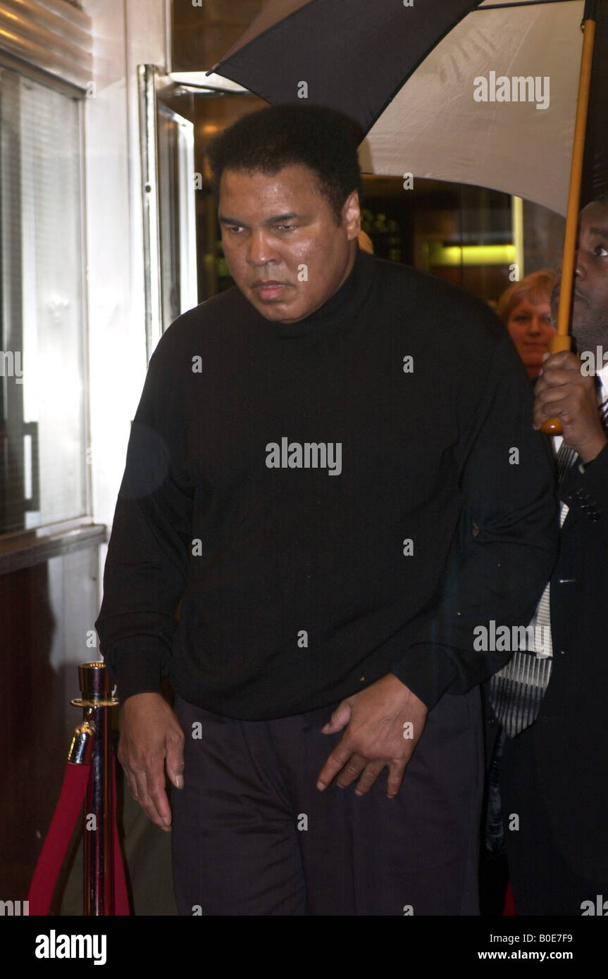 Muhammad Ali bei der Eröffnung von "Ali" in Washington DC. Stockfoto