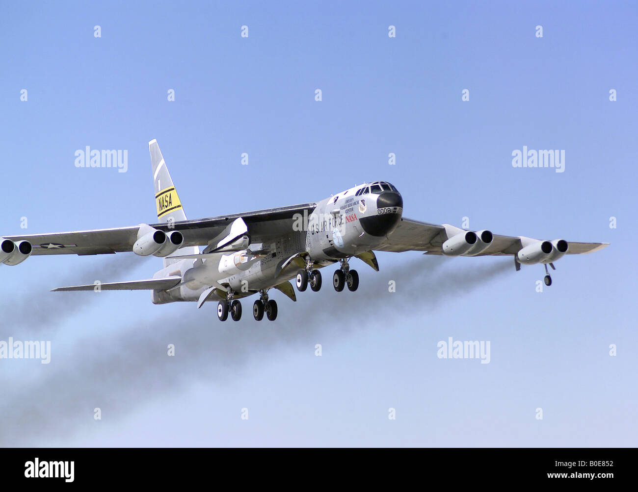 B 52 b starten Flugzeuge tragen eine X 43A Hyperschall Forschungsflugzeug auf eine Bewertung-Flug startet Stockfoto