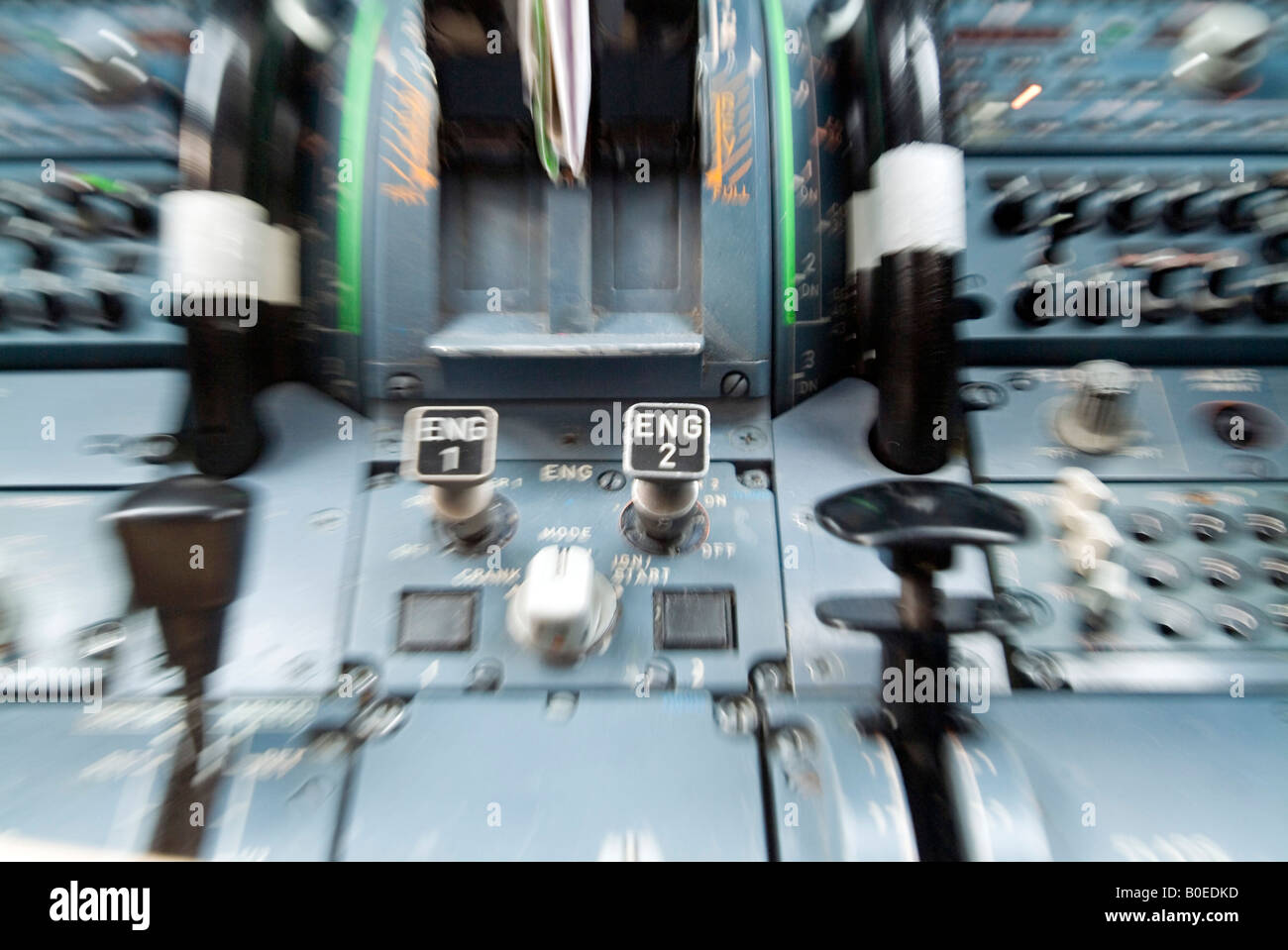 Cockpit eines Germanwings-Airbus A320 Flugzeug mit Instrumenten, unscharf Stockfoto