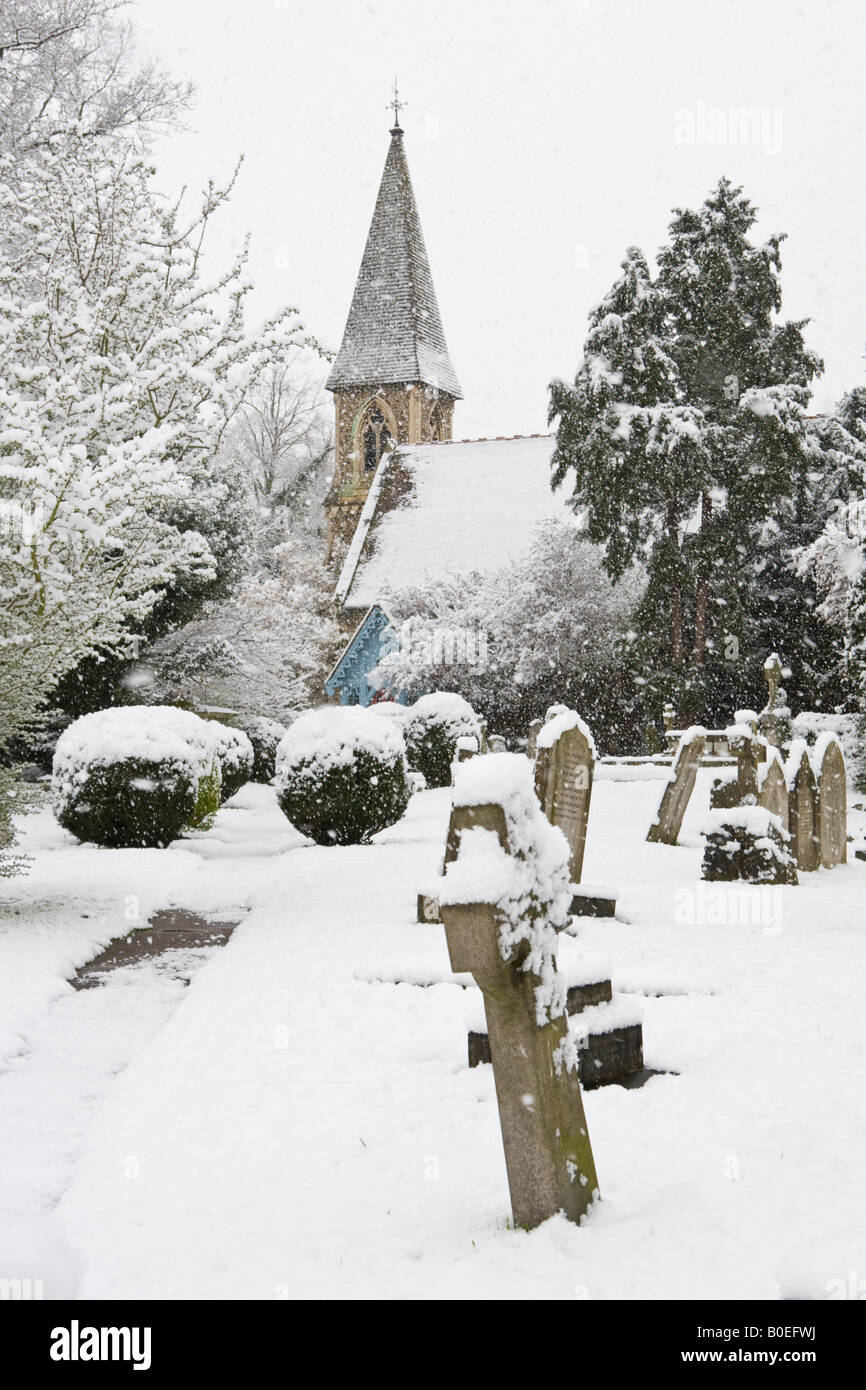 Friern Barnet Pfarrei Kirche, Schnee Stockfoto