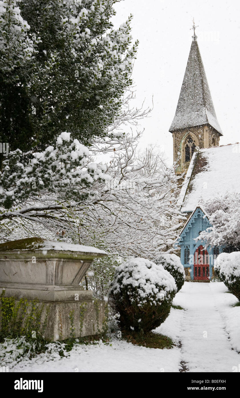 Friern Barnet Pfarrei Kirche, Schnee Stockfoto