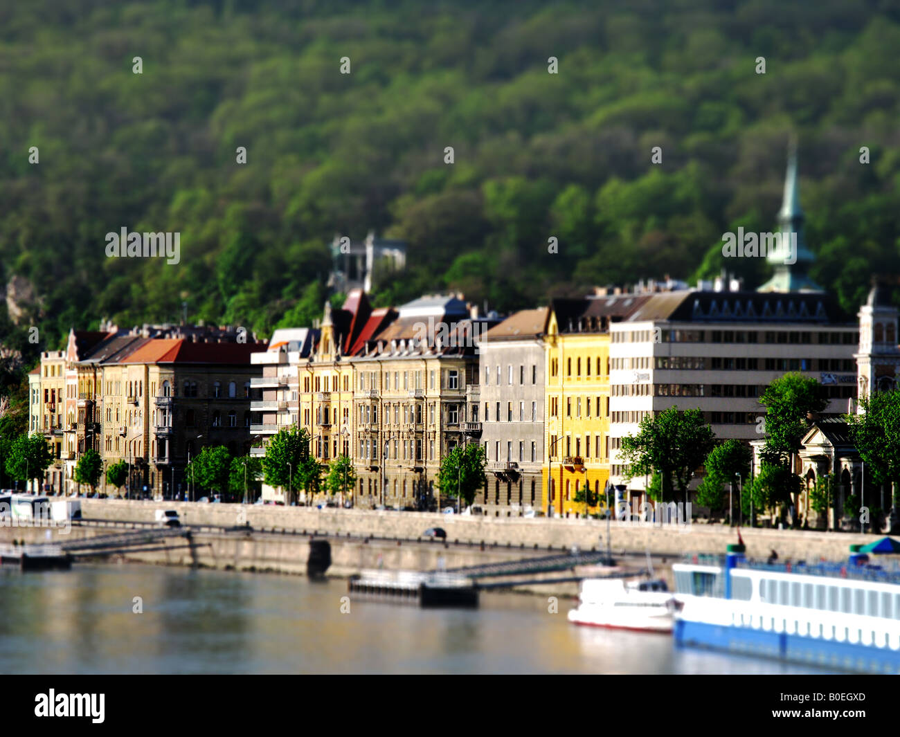 BUDAPEST, UNGARN. Ein Tilt-Shift-Blick auf der Budaseite der Donau. 2008. Stockfoto