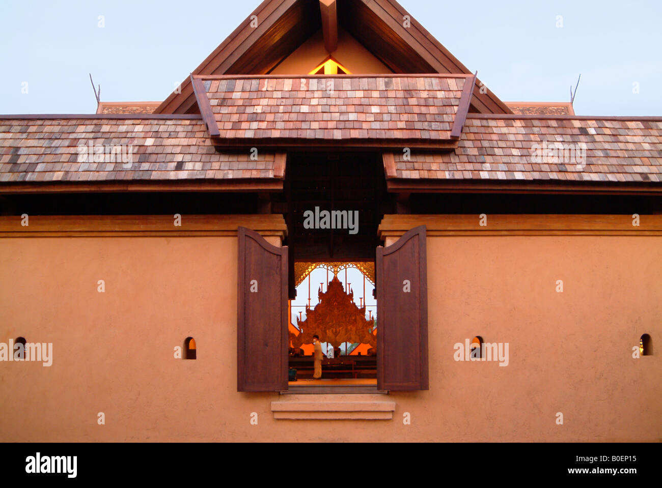 Modernes Hotel-Eingang des Anantara Hotels mit thailändischen Flair in der Golden Triangle Region Thailands. Stockfoto