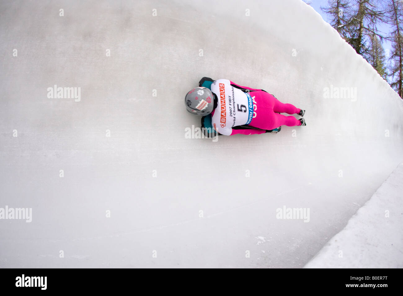 Ein Skelett-Racer auf einer Eiswand auf Famoue St Moritz Olympia laufen Stockfoto