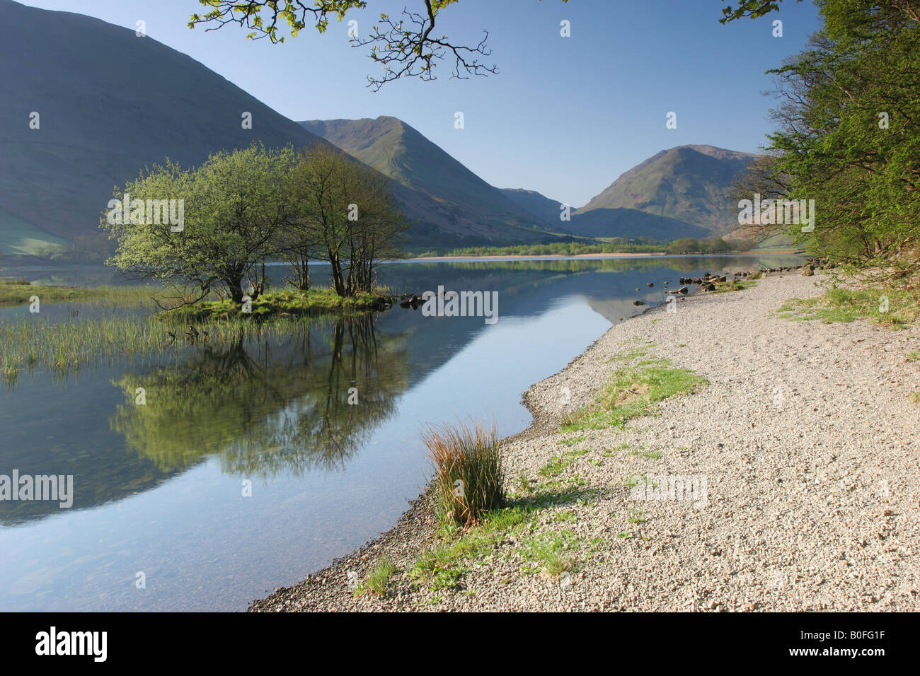 Der Blick über Brüder Wasser in Richtung der Berge von Hartsop Dodd, Caudale Moor und mittleren Dodd, Lake District von Cumbria Stockfoto