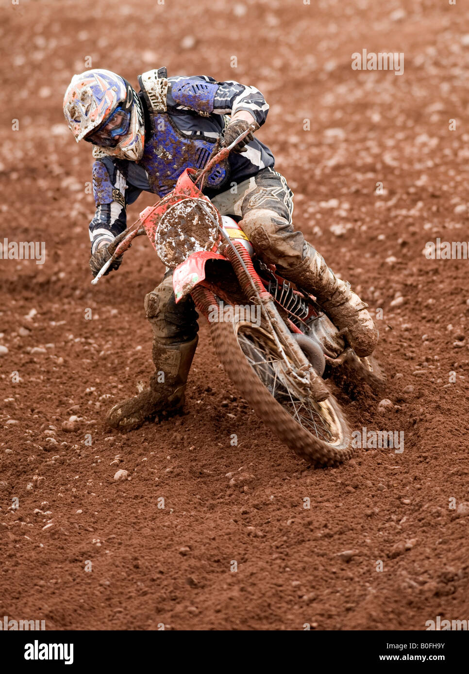 Twin Shock Vintage Motocross Fahrer MX Schmutz schlammigen mit knubbeligen Reifen Reifen Twin-Shock Dirt Bike MX Moto-X Kotflügel Power Racer r Stockfoto