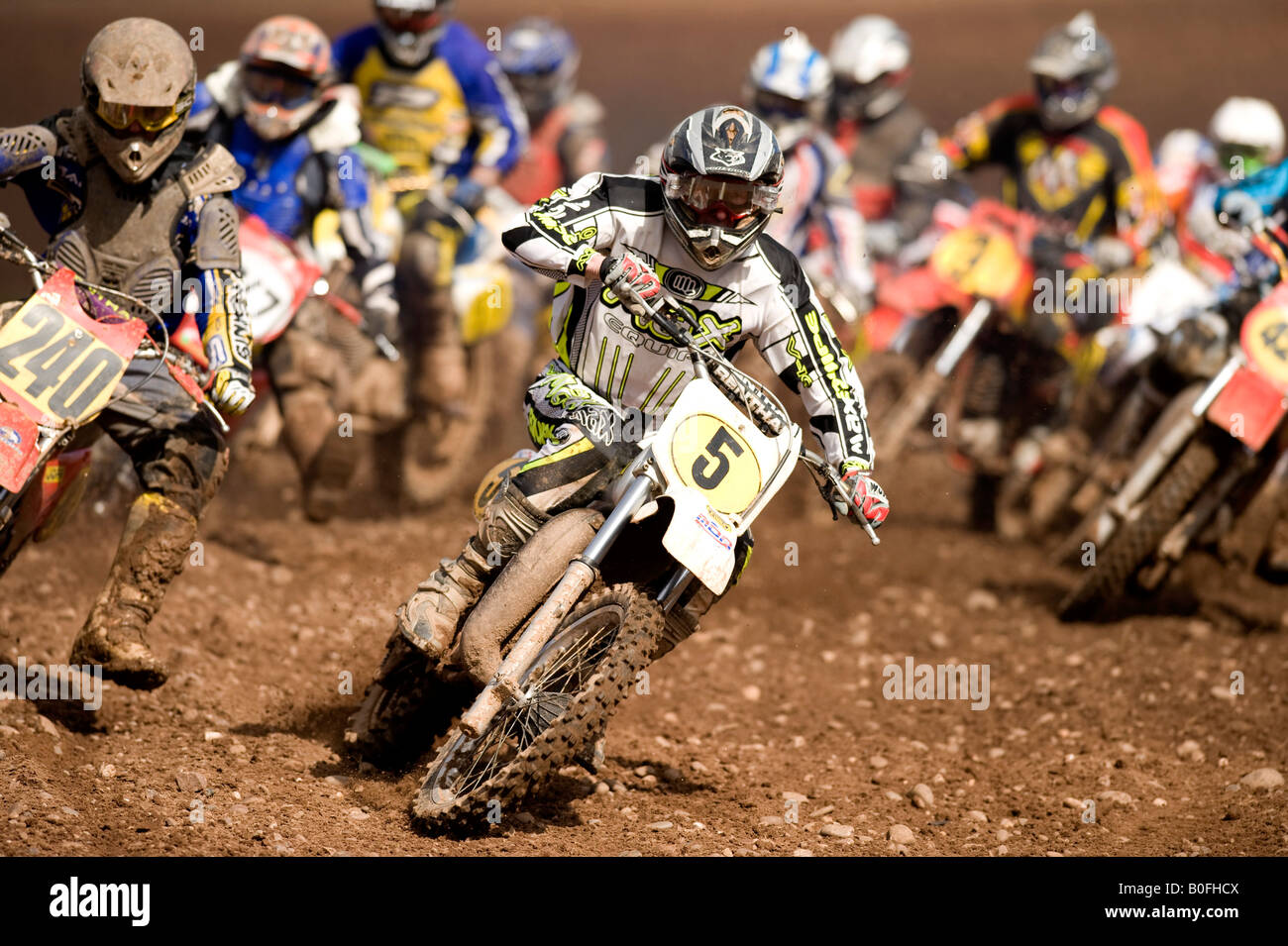 Twin Shock Vintage Motocross Fahrer MX Schmutz schlammigen mit knubbeligen Reifen Reifen Twin-Shock Dirt Bike MX Moto-X Kotflügel Power Racer r Stockfoto