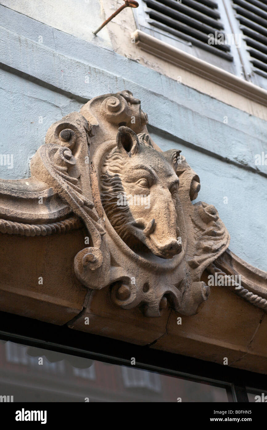 Schwein Skulptur über Fenster in Colmar Elsass Frankreich Stockfoto