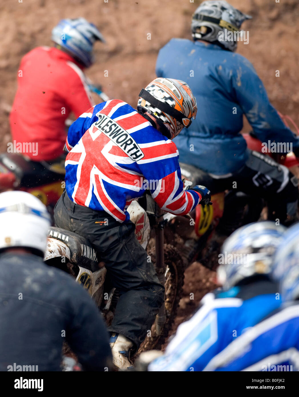 Twin Shock Vintage Motocross Fahrer MX Schmutz schlammigen mit knubbeligen Reifen Reifen Twin-Shock Dirt Bike MX Moto-X Kotflügel Power Racer r Stockfoto