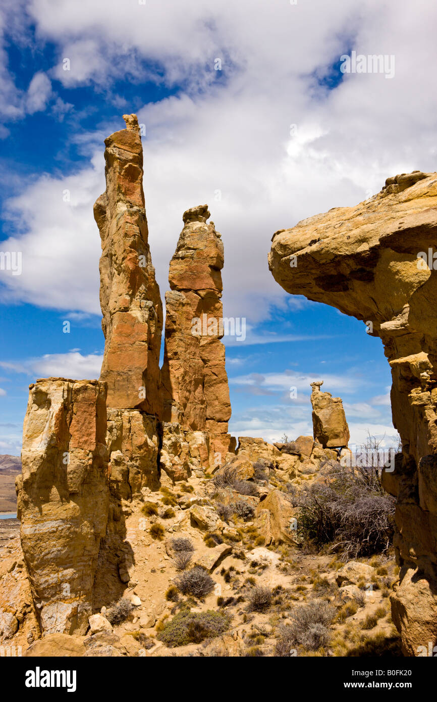 Sandsteinsäulen auf der patagonischen Steppe-Argentinien Stockfoto