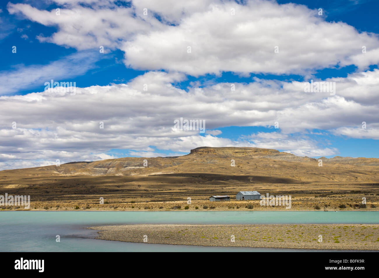 Bauernhof am Flussufer in Patagonien Argentinien Leona Stockfoto