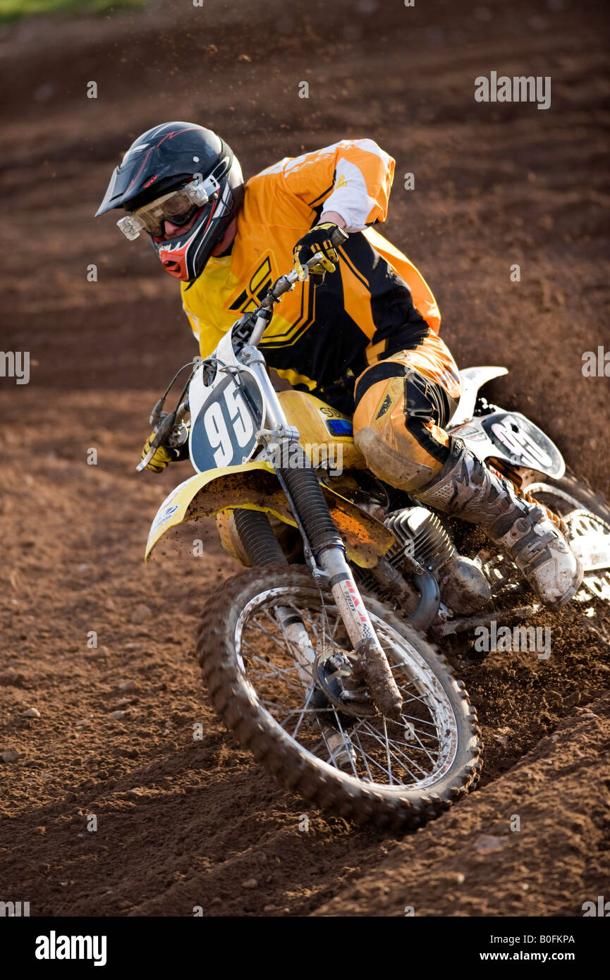 Twin Shock Vintage Motocross Fahrer MX Schmutz schlammigen mit knubbeligen Reifen Reifen Twin-Shock Dirt Bike MX Moto-X Kotflügel Power Racer r Stockfoto