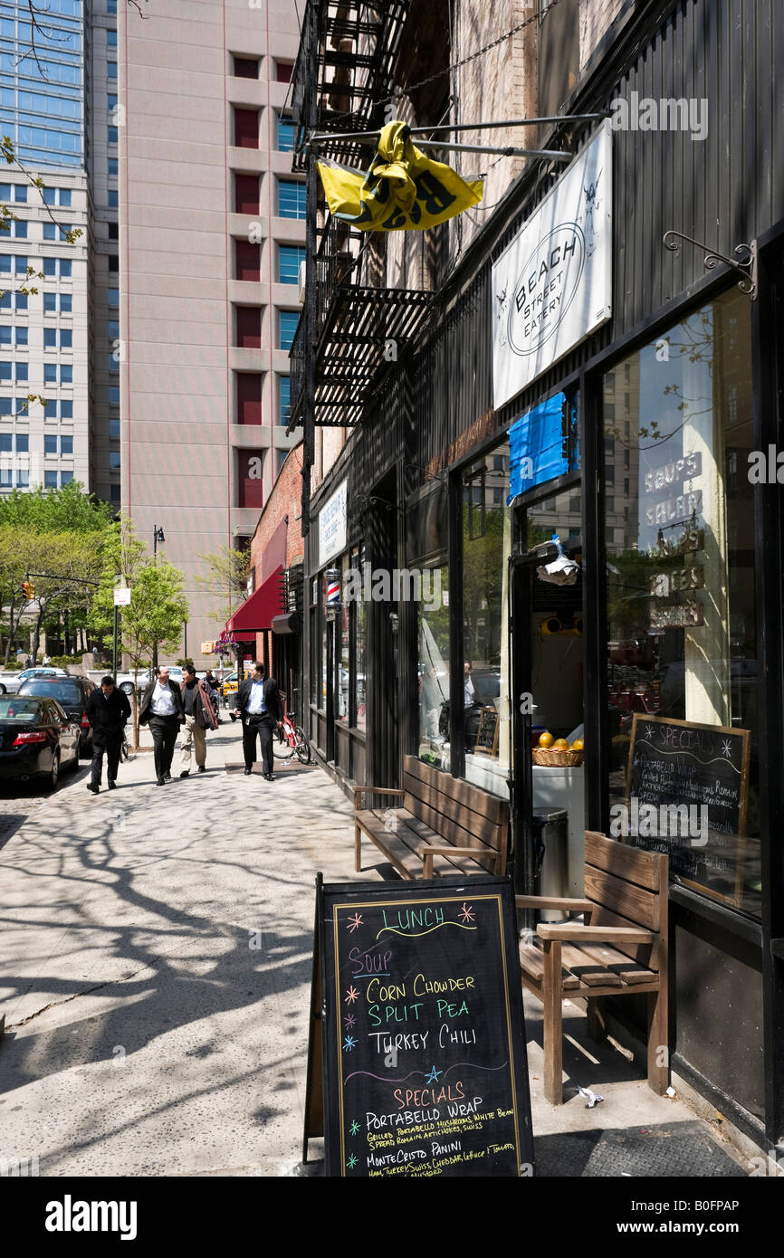 Cafe am Strand Street, Tribeca, Manhattan, New York City Stockfoto