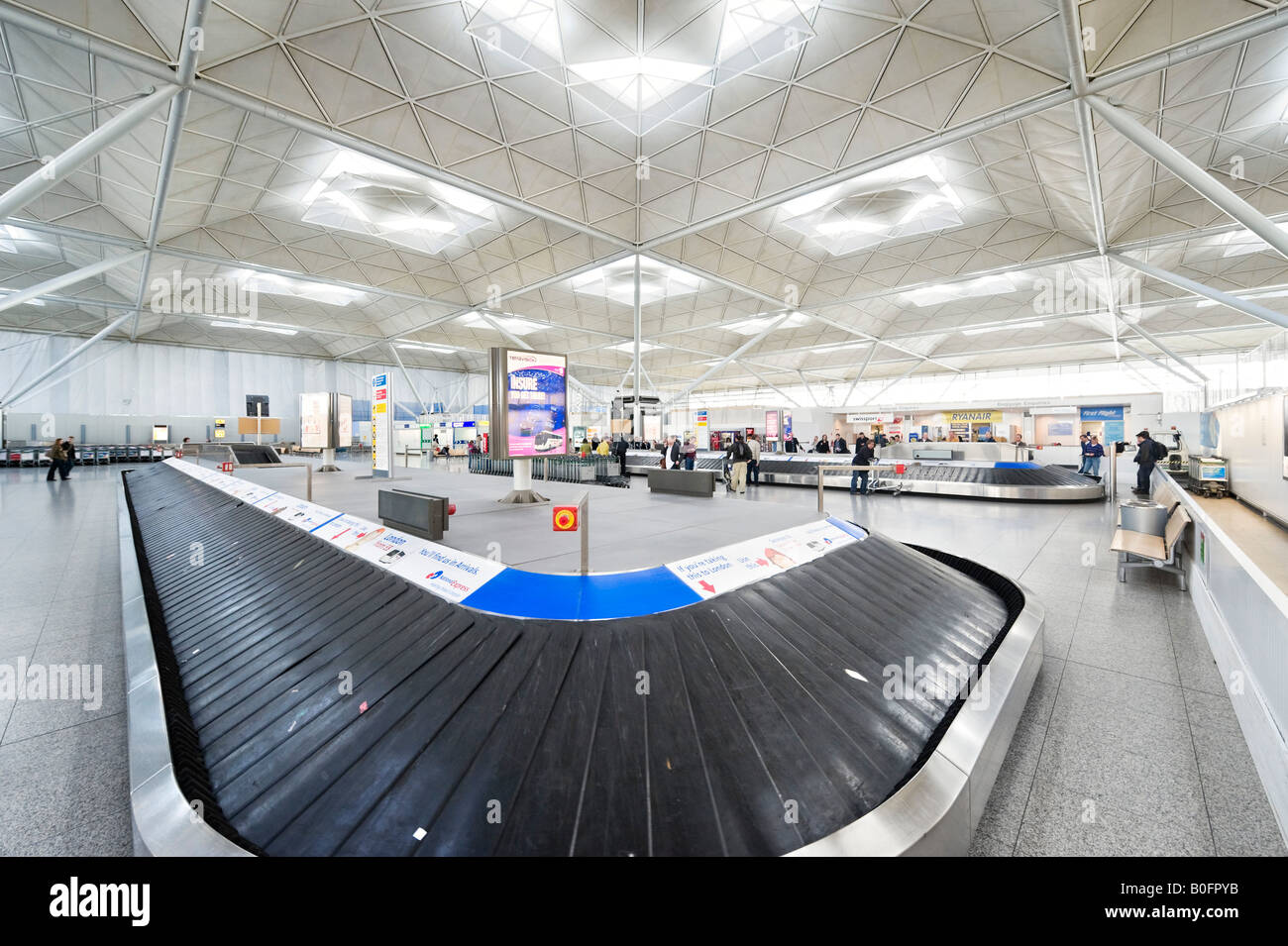 Gepäck-Karussell, Flughafen London-Stansted, Essex, UK Stockfoto