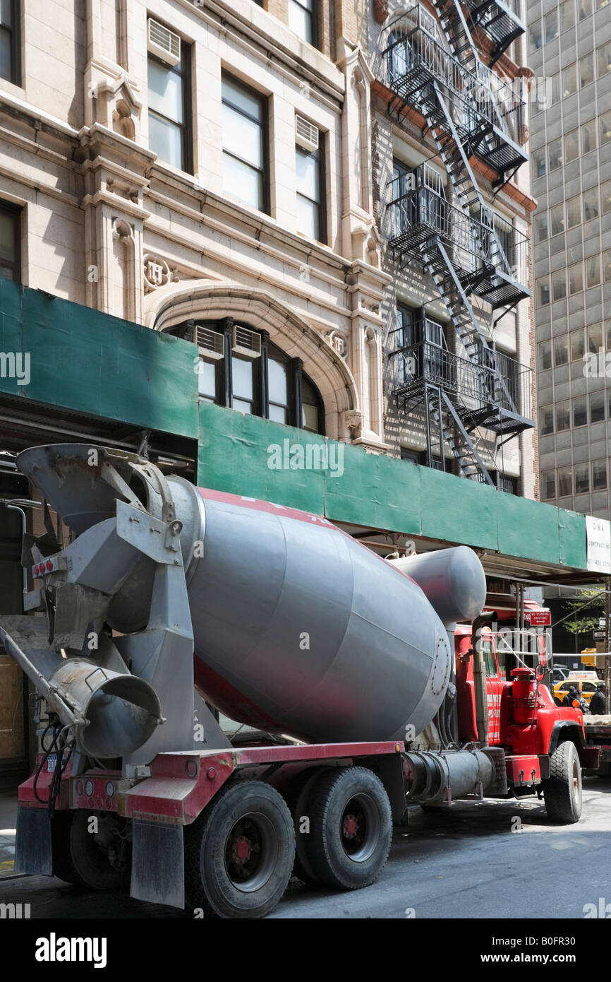 Zement-LKW am Bau arbeiten in Tribeca, Manhattan, New York City Stockfoto