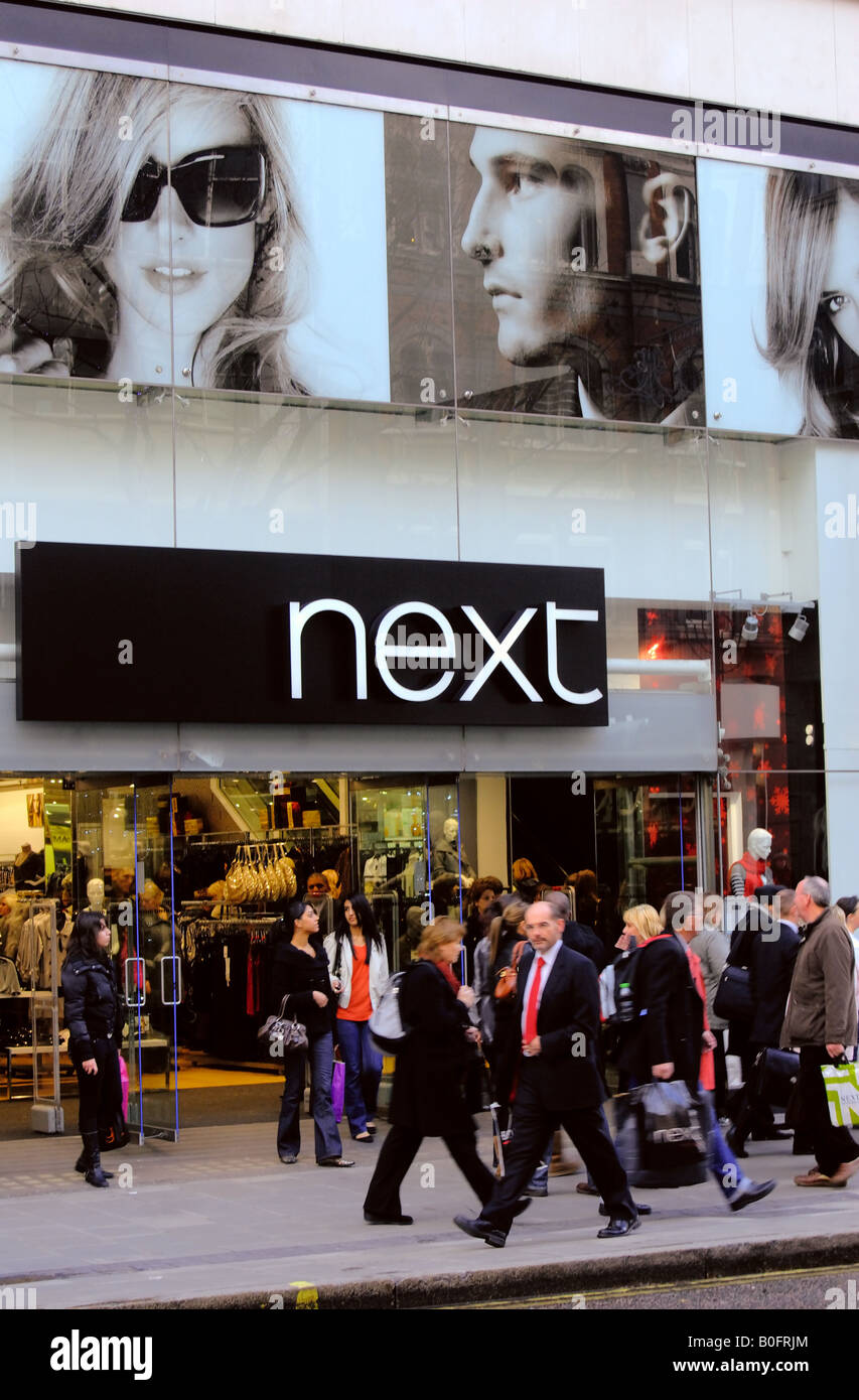 Käufer auf der Oxford Street in London Stockfoto