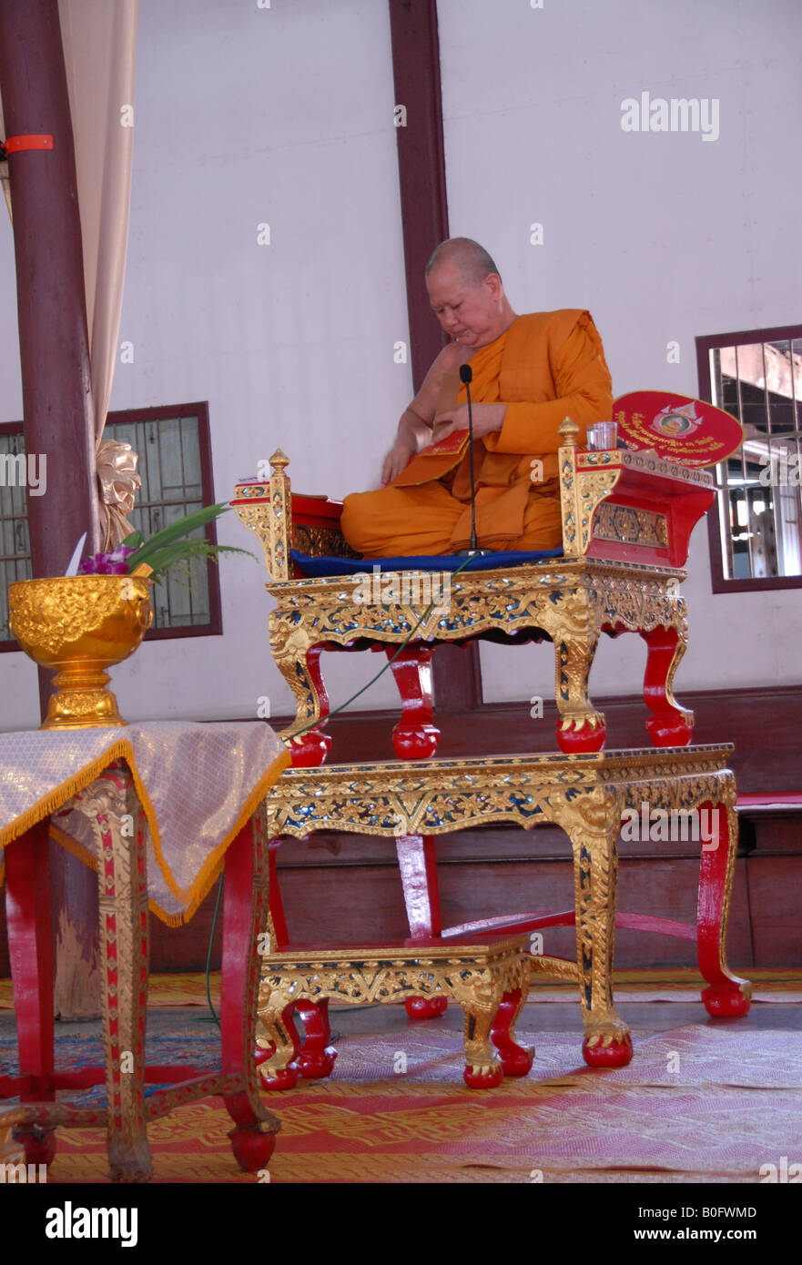 Abt des Tempels gibt eine Predigt, Wat Bor, Bangkok, thailand Stockfoto