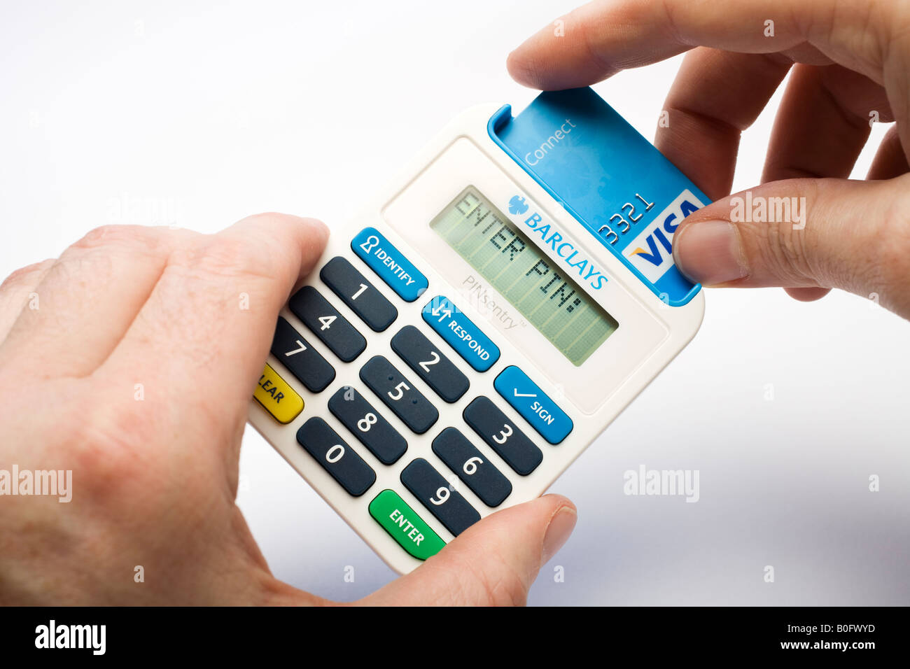Einfügen einer EC-Karte in einen Kartenleser der Barclays Bank Pin Sentry debit Stockfoto