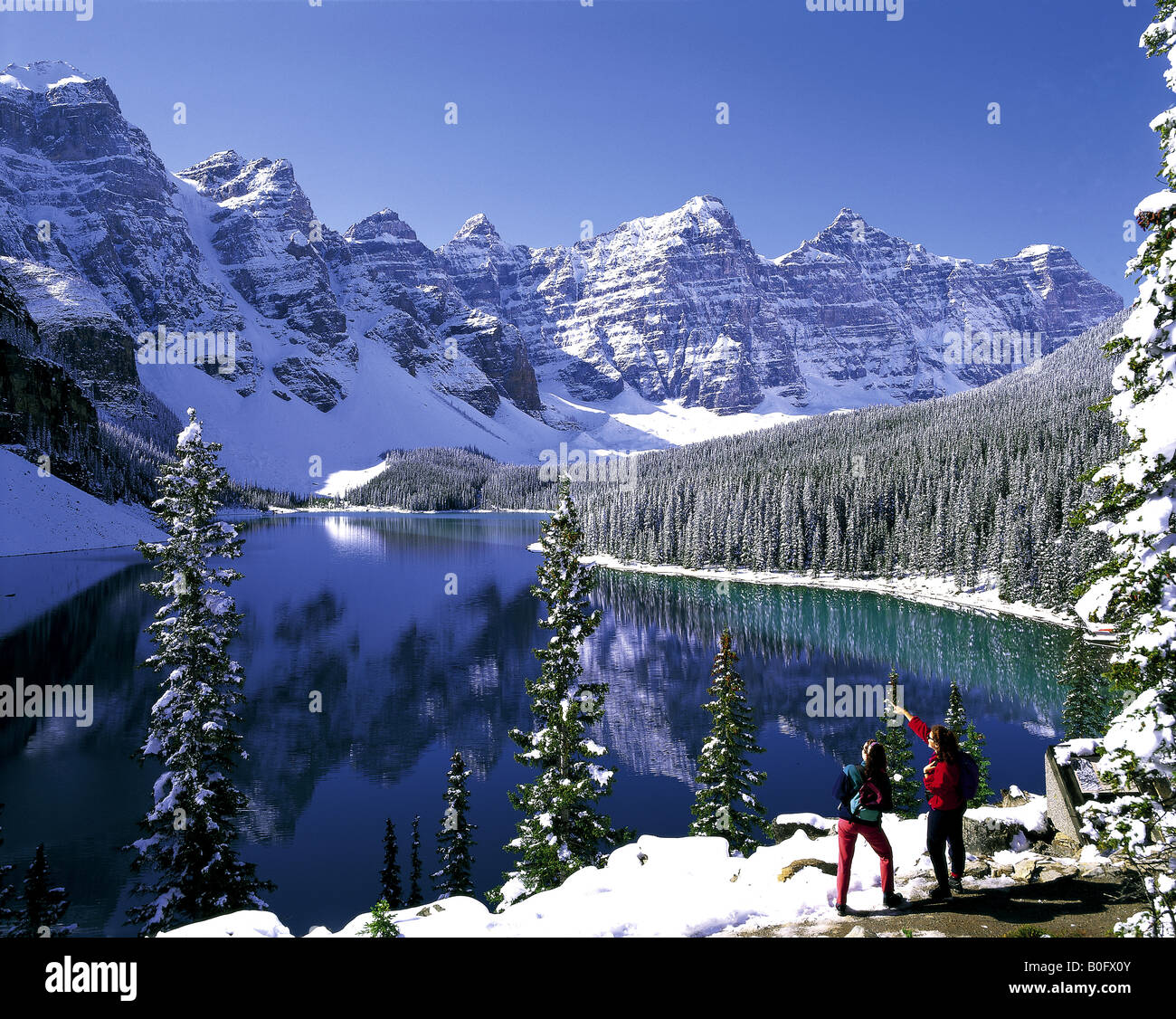 Moraine Lake im Schnee Banff National Park Kanada Stockfoto