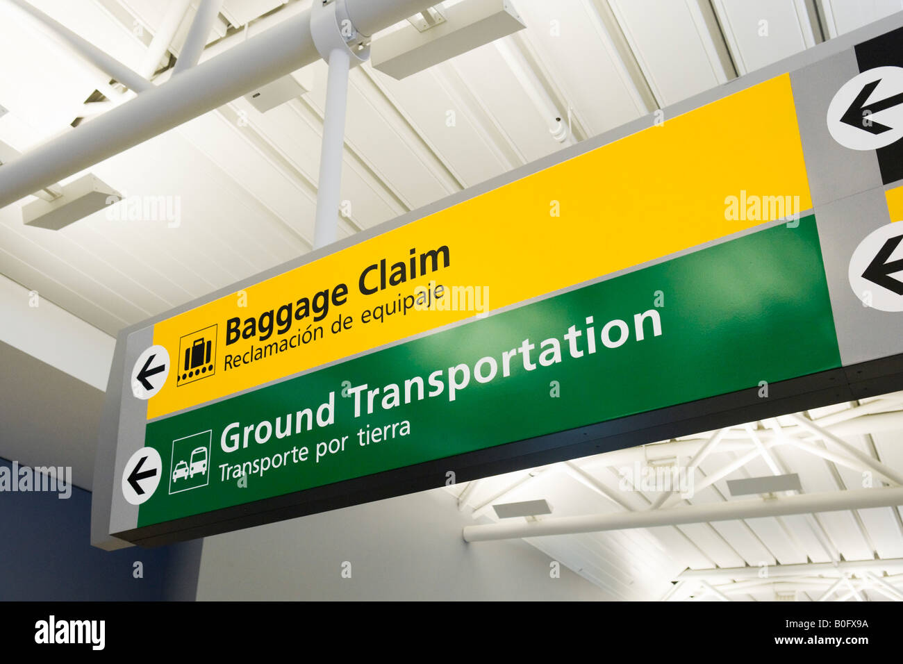Anzeichen für Gepäck zurückfordern Bodentransport in American Airlines Terminal 8, JFK-Flughafen, New York Stockfoto