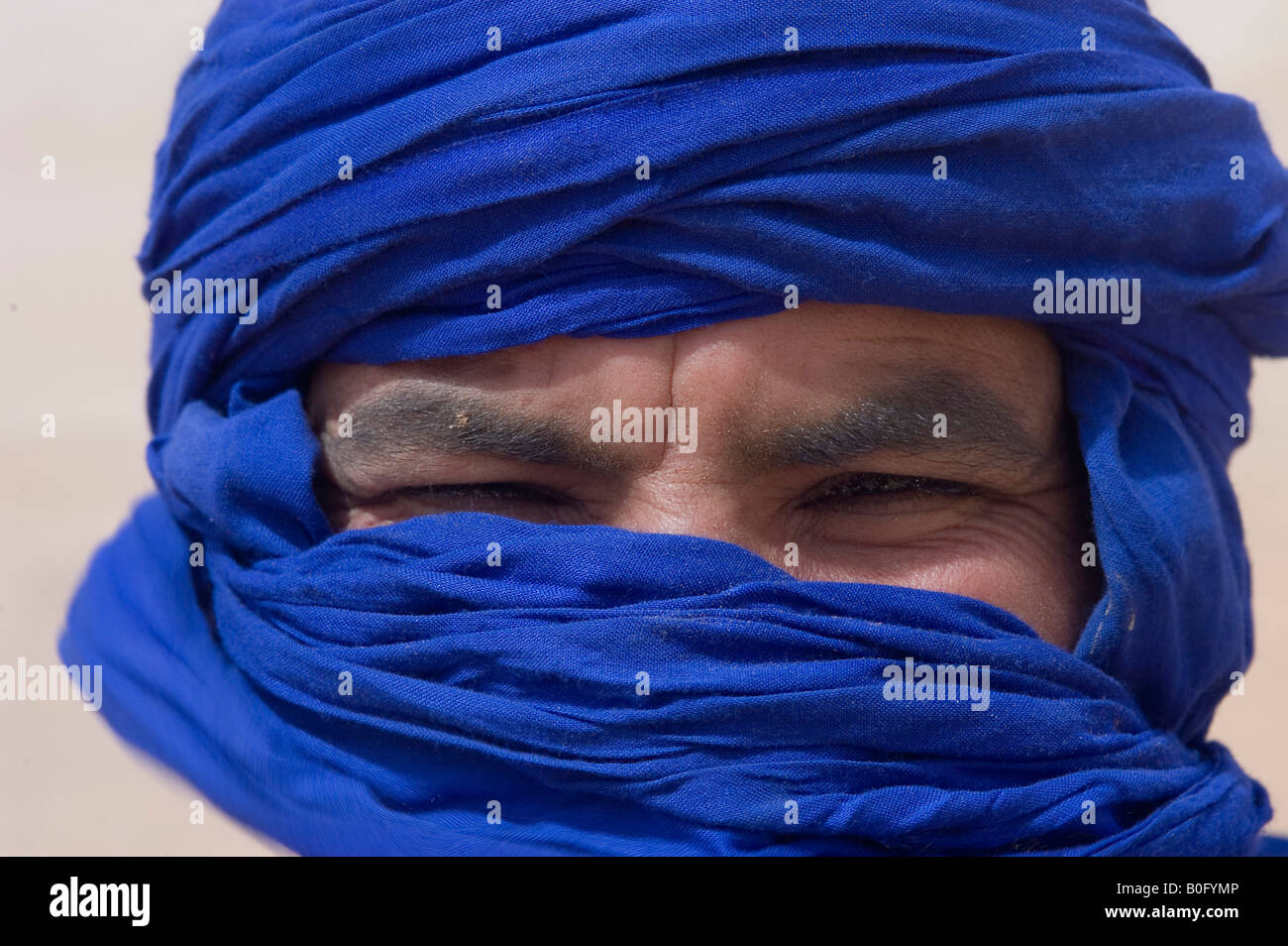 Porträt Touareg Dans le Desert Marocain Stockfoto