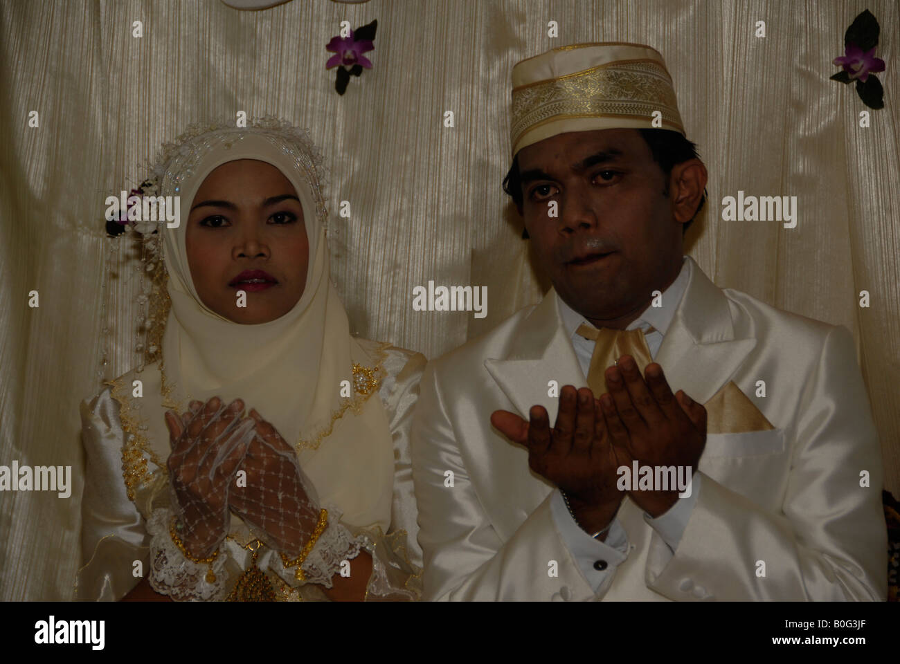 glücklich muslimische Braut und Bräutigam bei ihrer Hochzeit Ritual, Bangkok, thailand Stockfoto