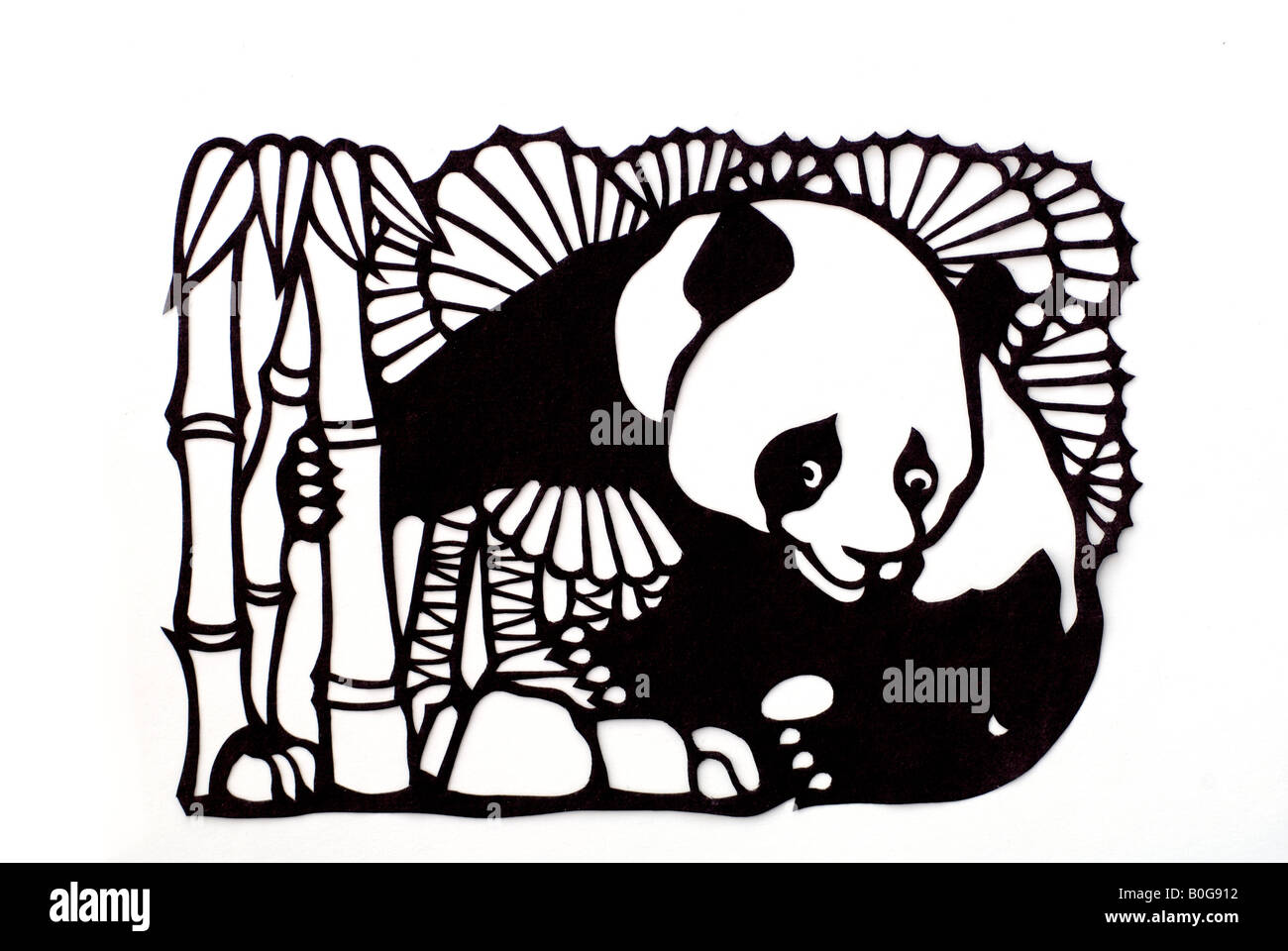 Panda und Bambus Papercut gebildet, indem man Schere ausschneiden Bild Freihand aus schwarzem Papier China Stockfoto