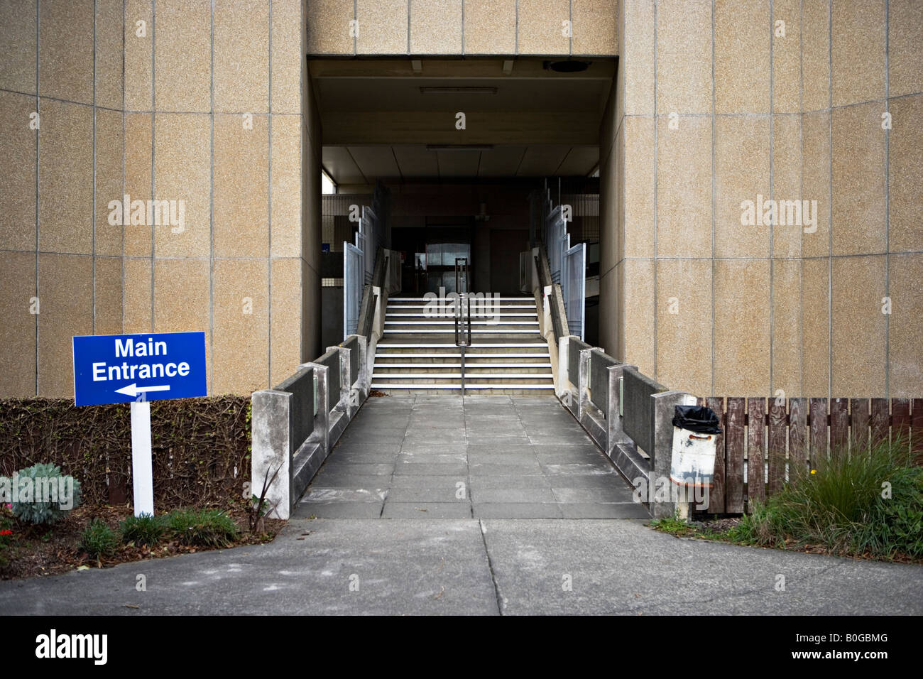 Seiteneingang und Schritte ins Krankenhaus Palmerston North New Zealand Stockfoto