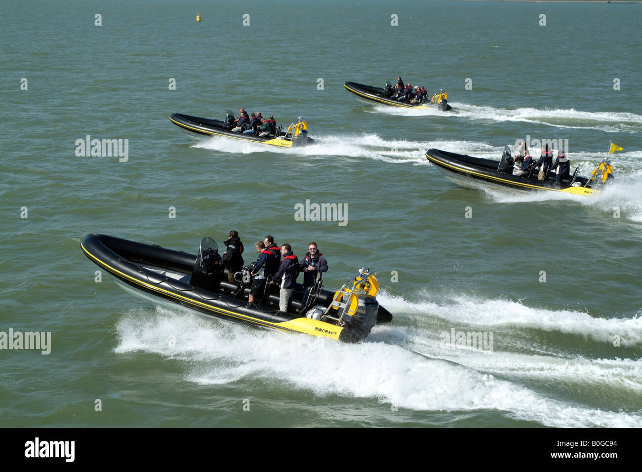 RIB Festrumpf-Boote Geschwindigkeit auf dem Solent Südengland UK Stockfoto