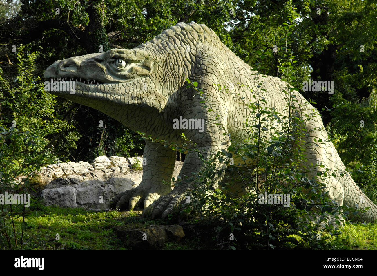 Die Megalosaurus in der Dinosaurier-Park an der Kristallpalast in London England Stockfoto
