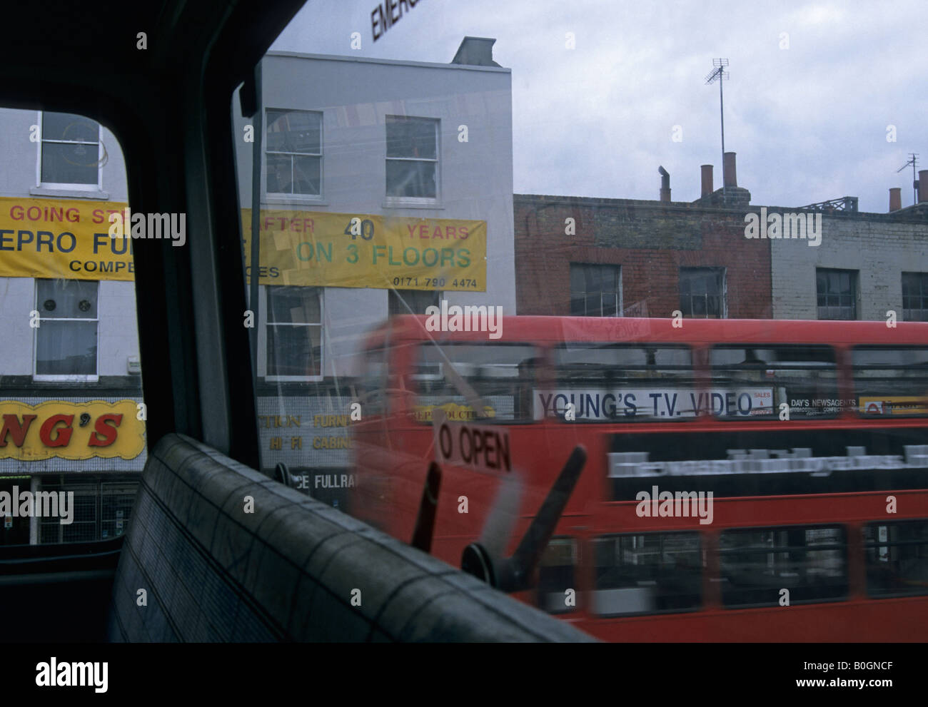 Blick auf London Vororten aus dem bus Stockfoto