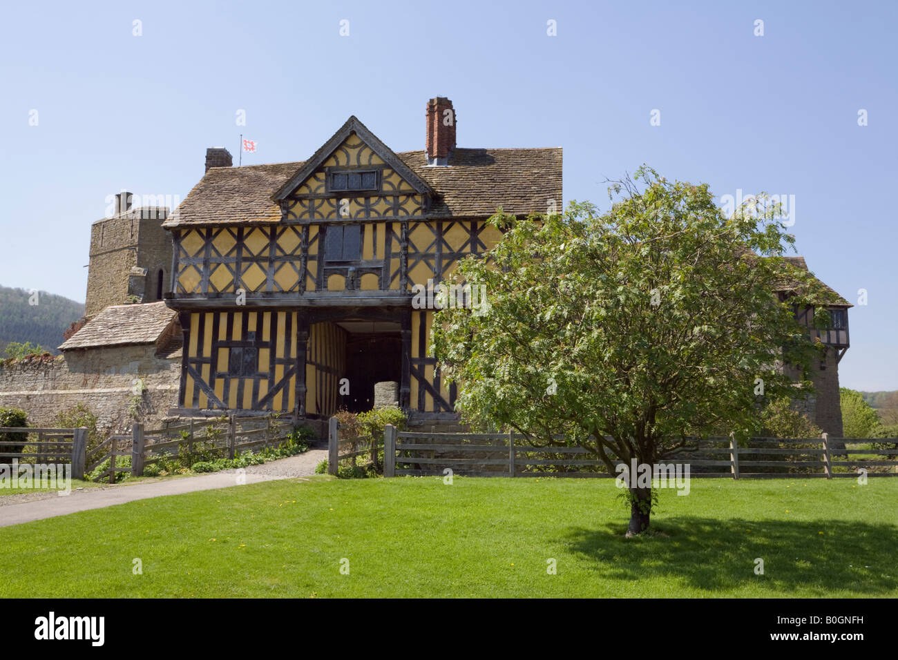 Stokesay Castle 13. Jahrhundert Herrenhaus mit Fachwerk-Torhaus 17. Jahrhundert Craven Arms Shropshire England UK Stockfoto
