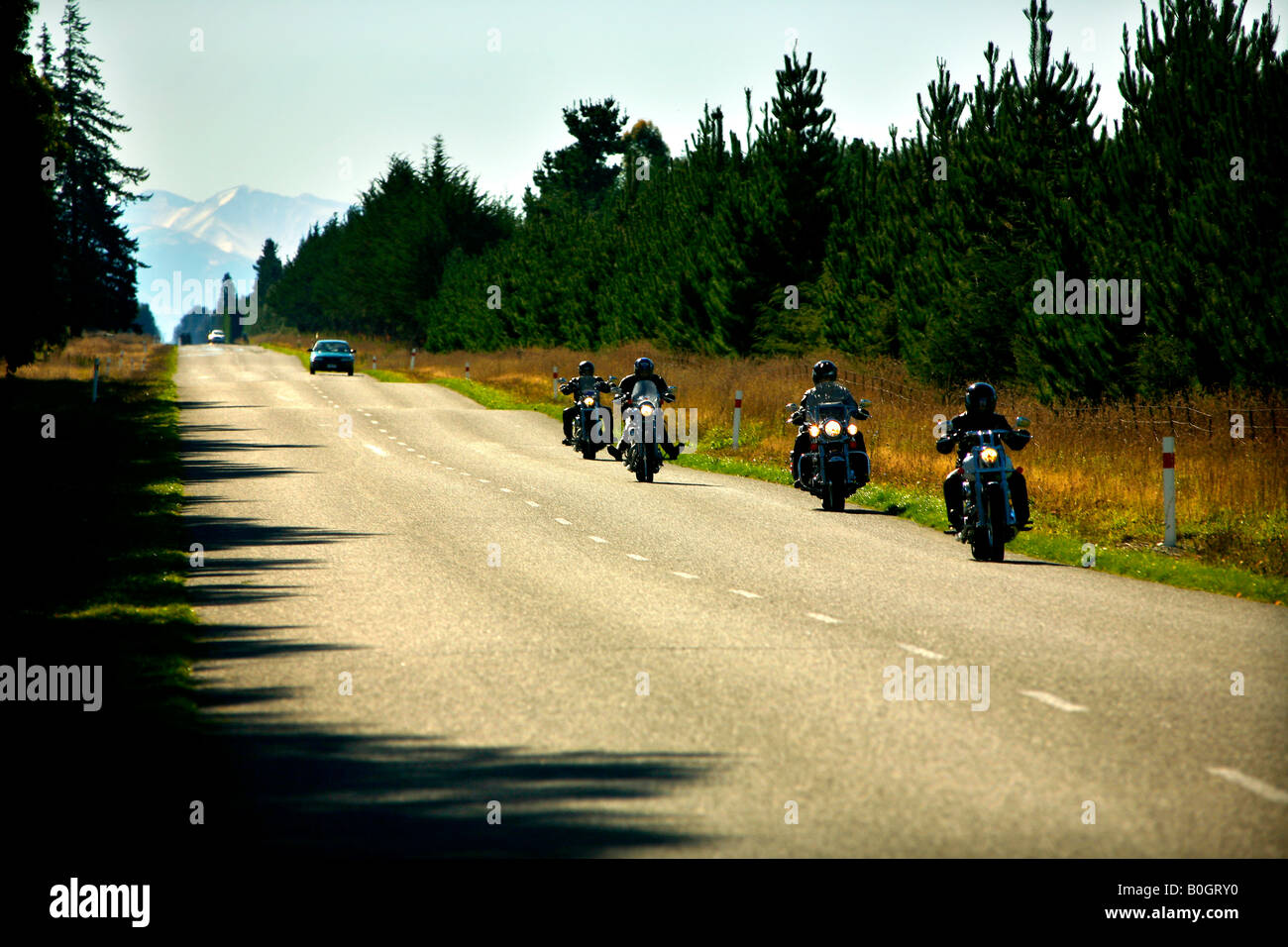 Straße Reisen von Motorrad New Zealand mit Mt Hutt im Hintergrund Stockfoto
