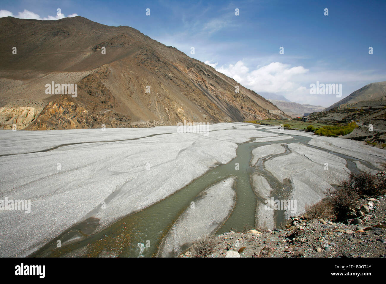 Panoramablick über Flusstal im unteren Mustang-Annapurna-nepal Stockfoto