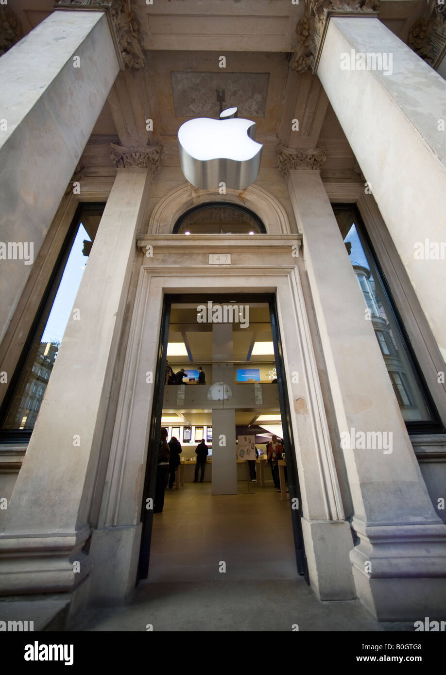 Eingang zum Apple Store in Glasgow, Schottland Stockfoto