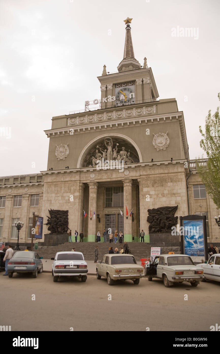 Eingang zum Hauptbahnhof, Volgograd (ehemals Stalingrad), Russland, Russische Föderation Stockfoto