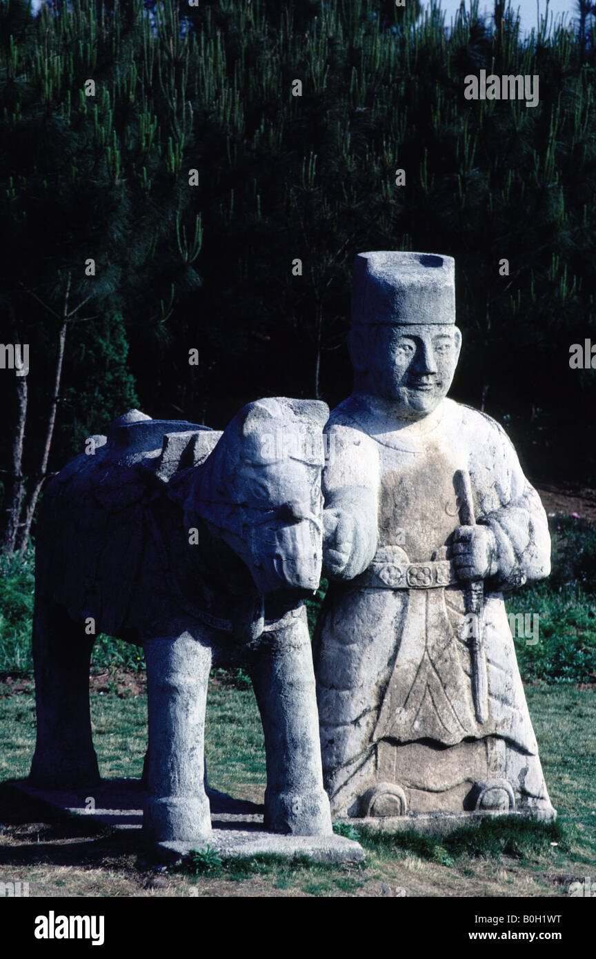 Steinstatue im Grab der Ming Dynastie Jin Jiang Prince begraben 1414 in der Nähe von Fubo Berg in Guilin Stockfoto